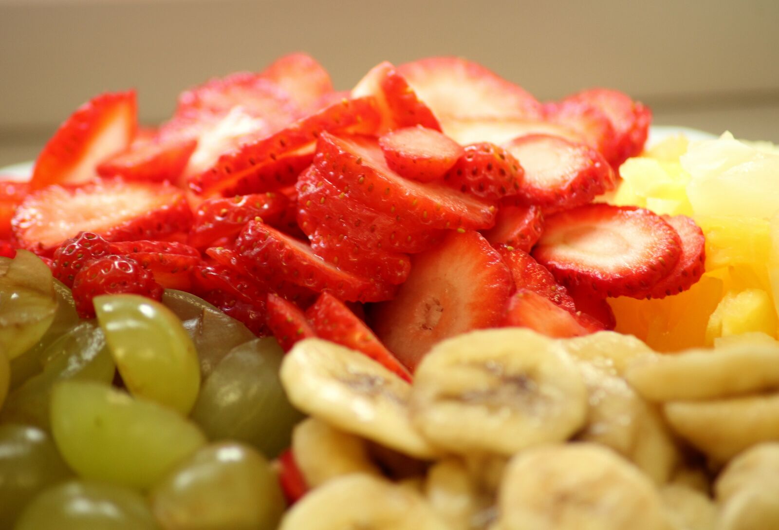 Canon EOS 1200D (EOS Rebel T5 / EOS Kiss X70 / EOS Hi) sample photo. Fruit, vitamins, slices photography