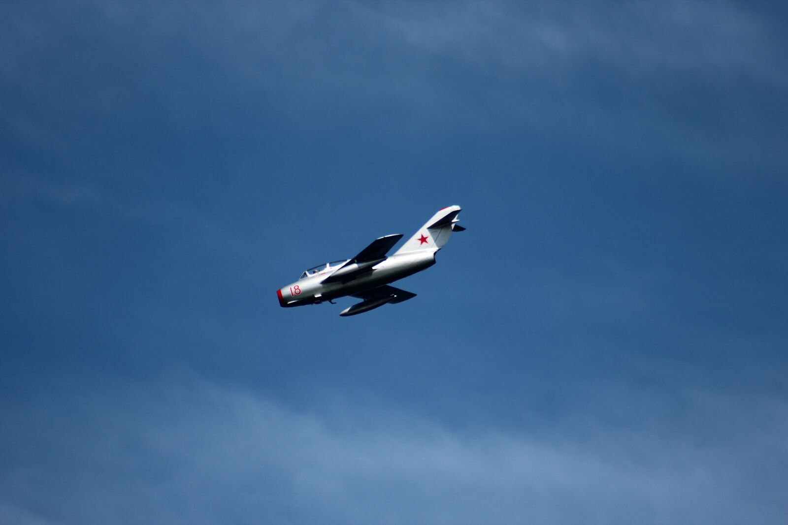 Canon EF 75-300mm f/4-5.6 USM sample photo. Airplane, aircraft, military photography