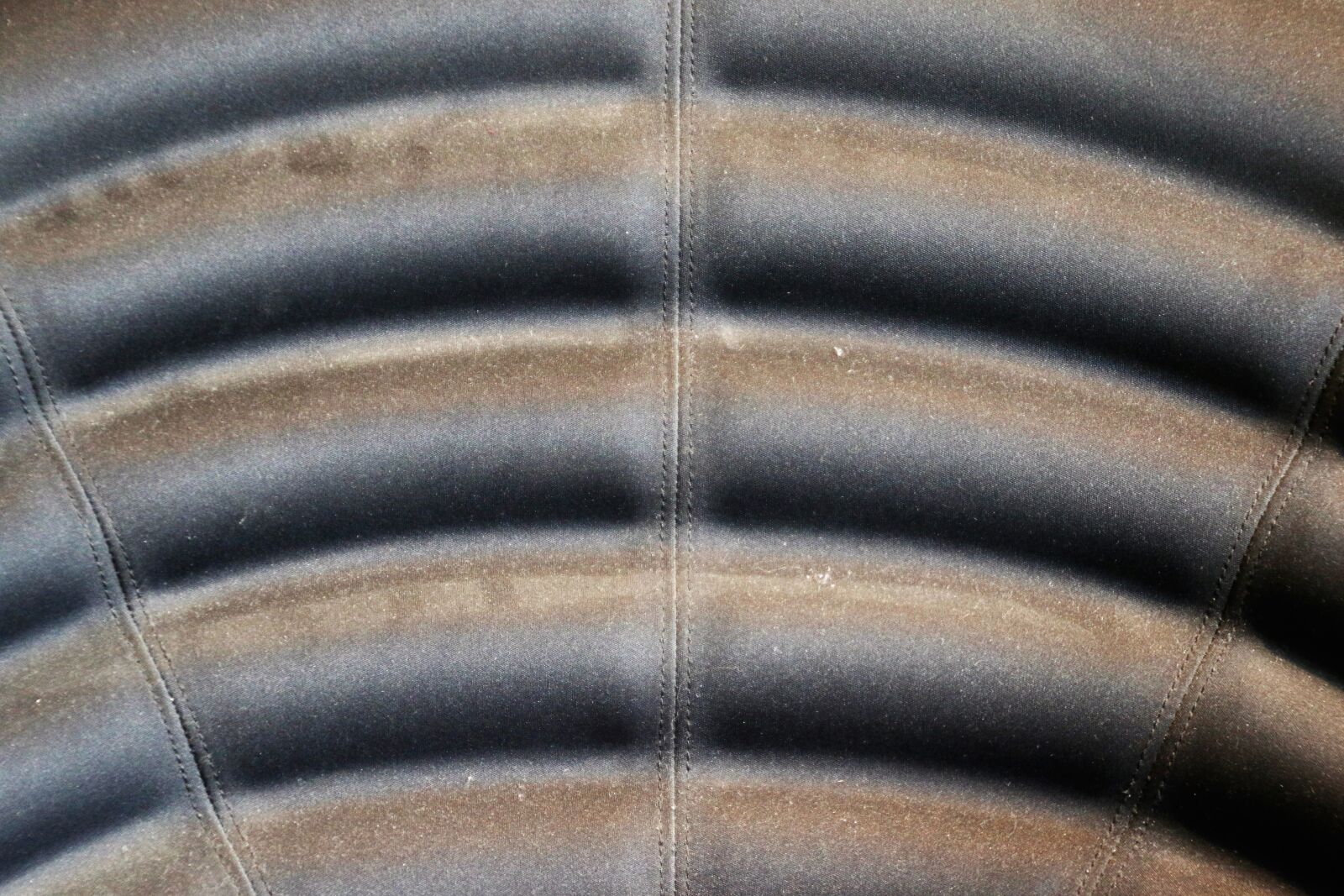 Canon EOS 7D Mark II sample photo. Black, chair, furniture, recycling photography