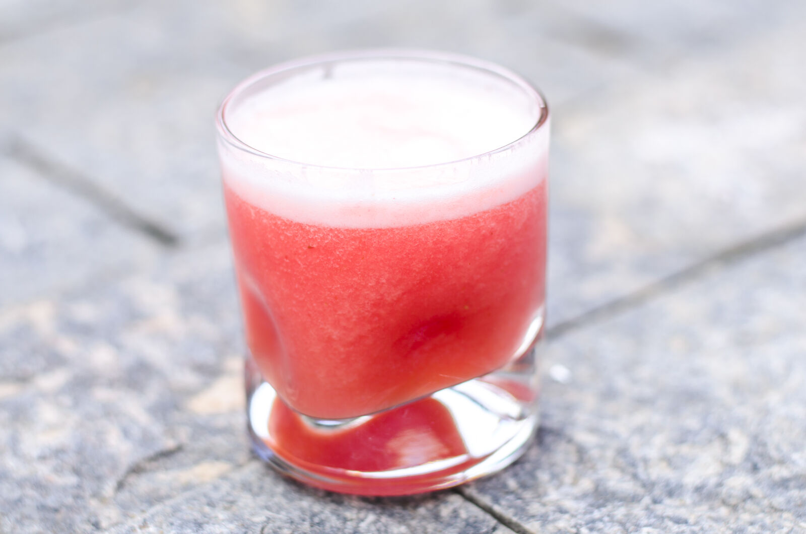 Nikon D7000 + Nikon AF-S Nikkor 50mm F1.8G sample photo. Foam, glass, juice, smoothie photography