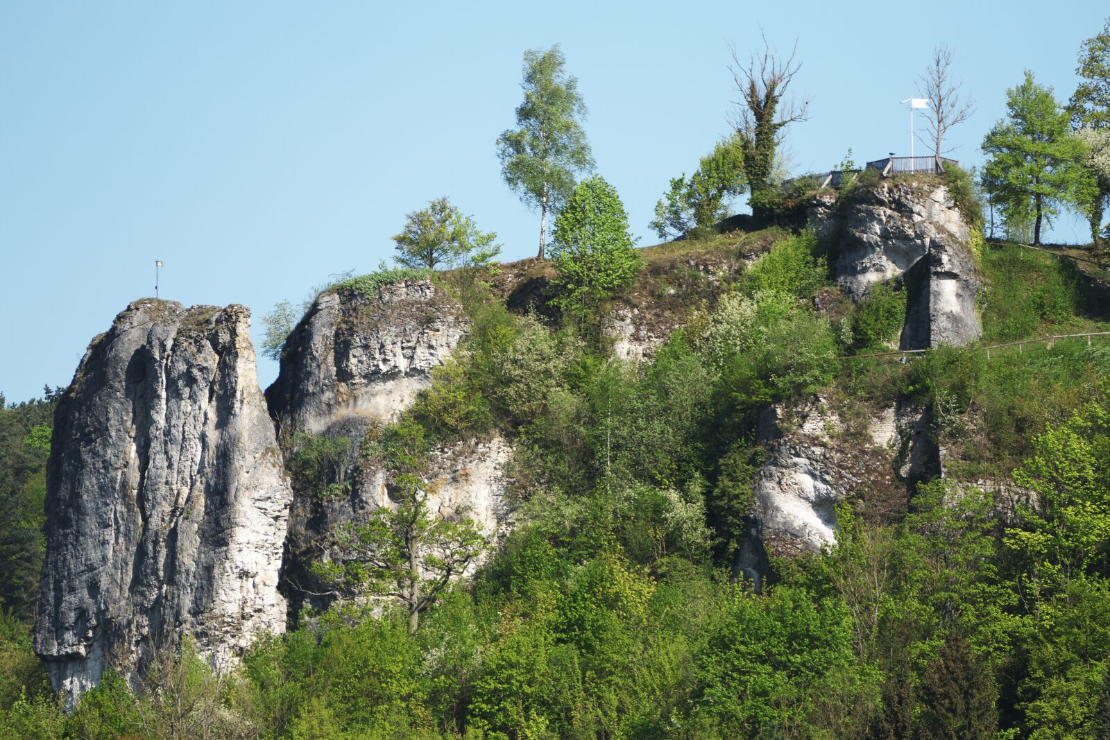 Panasonic Lumix DMC-FZ1000 sample photo. Spring, morning, rock photography