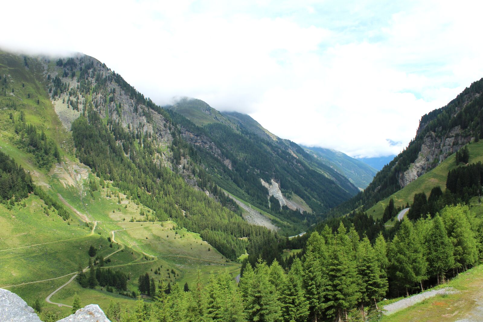 Canon EOS 1200D (EOS Rebel T5 / EOS Kiss X70 / EOS Hi) sample photo. Mountains, landscape, valley photography