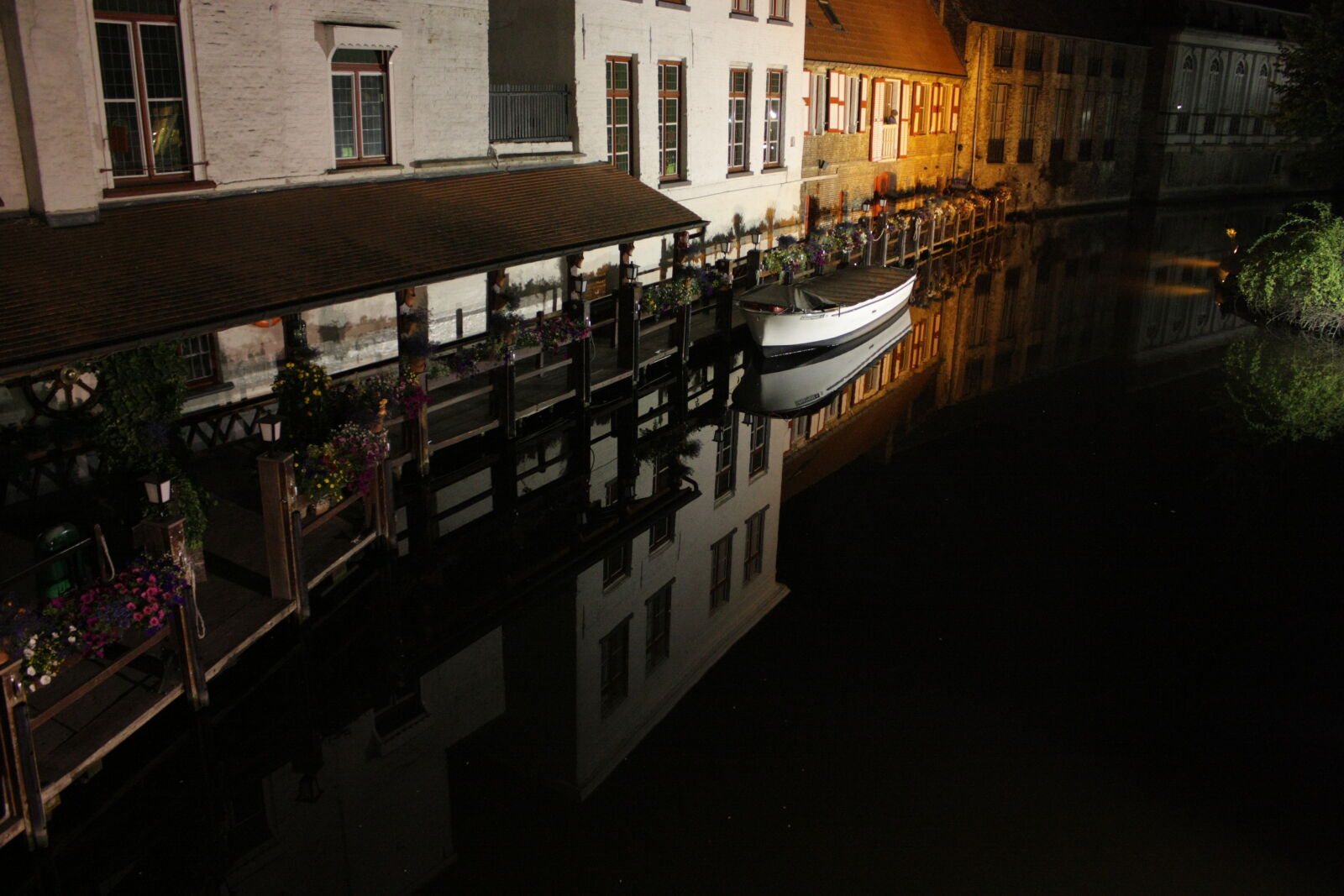 Canon EOS 450D (EOS Rebel XSi / EOS Kiss X2) sample photo. Belgium, boat, brugges, buildings photography