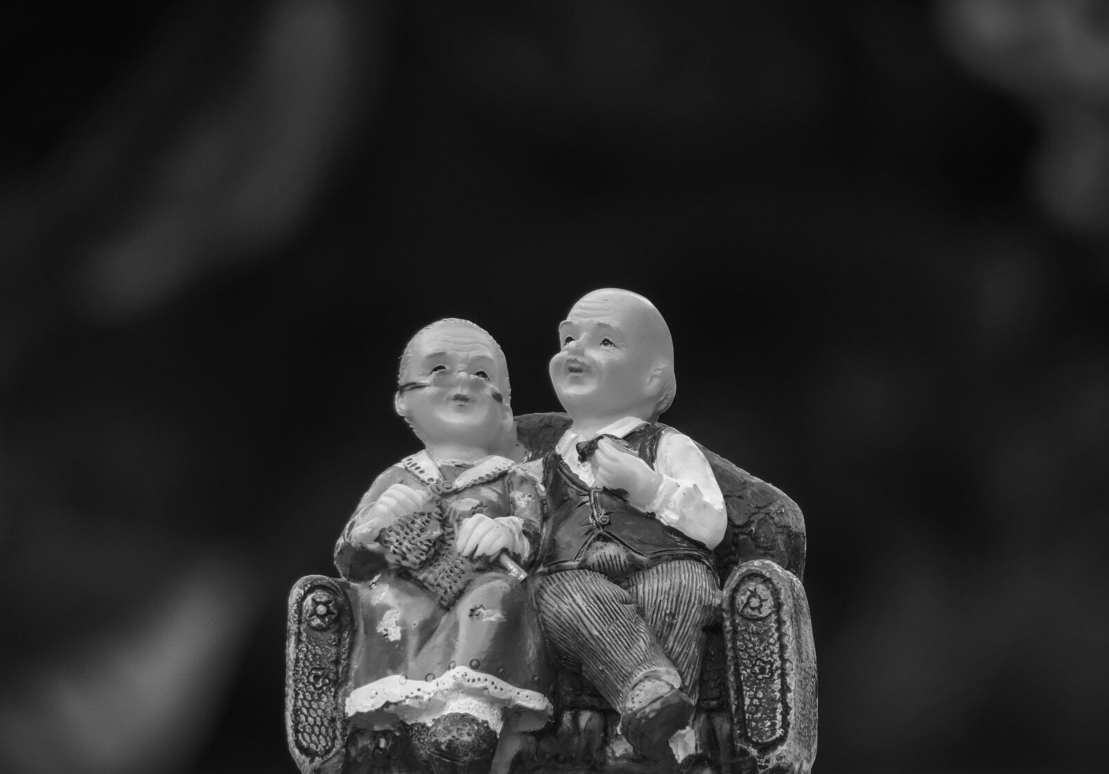 Nikon Coolpix P520 sample photo. Black and white, statue photography
