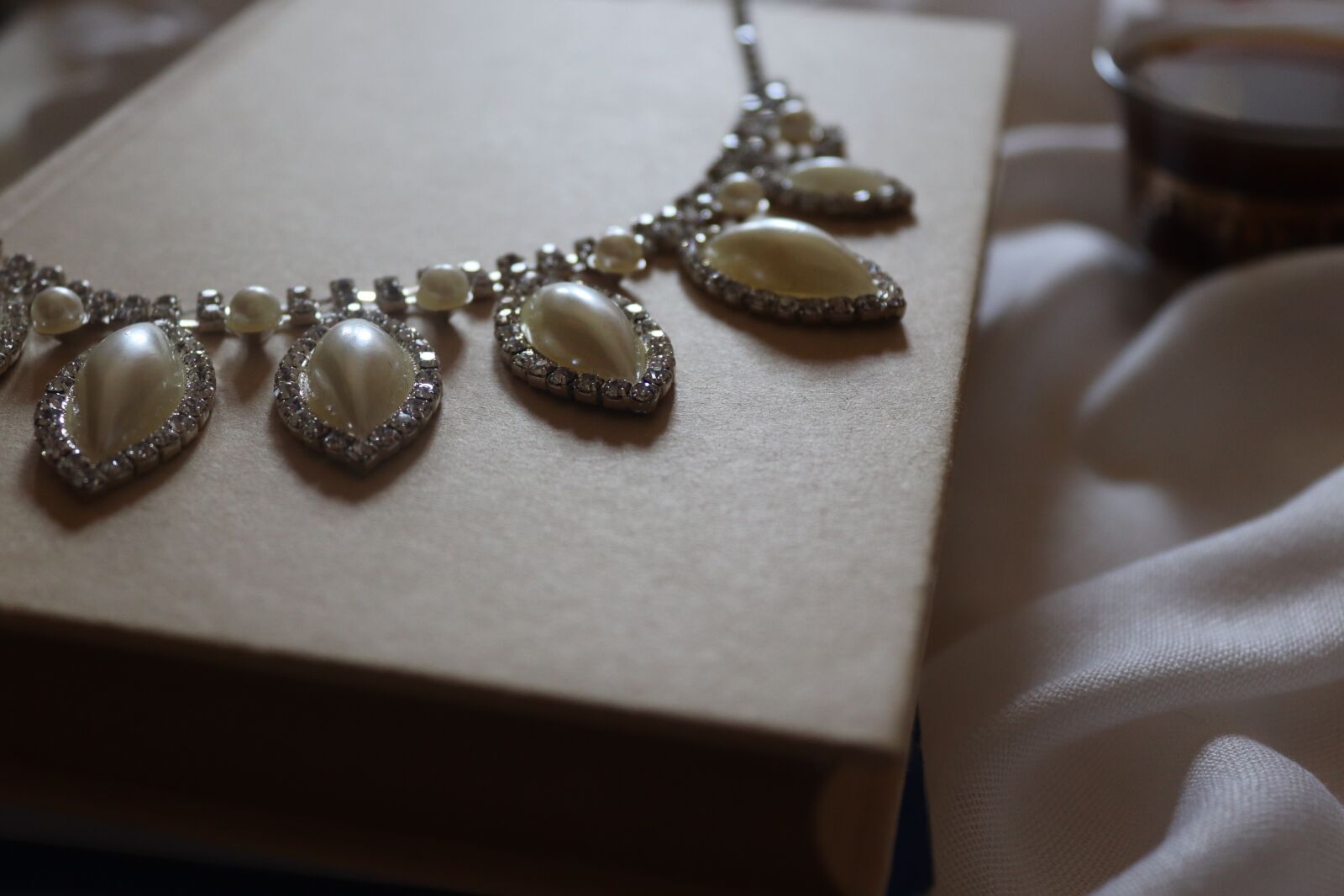 Canon EOS 200D (EOS Rebel SL2 / EOS Kiss X9) sample photo. Jewelry, book, jewellery photography
