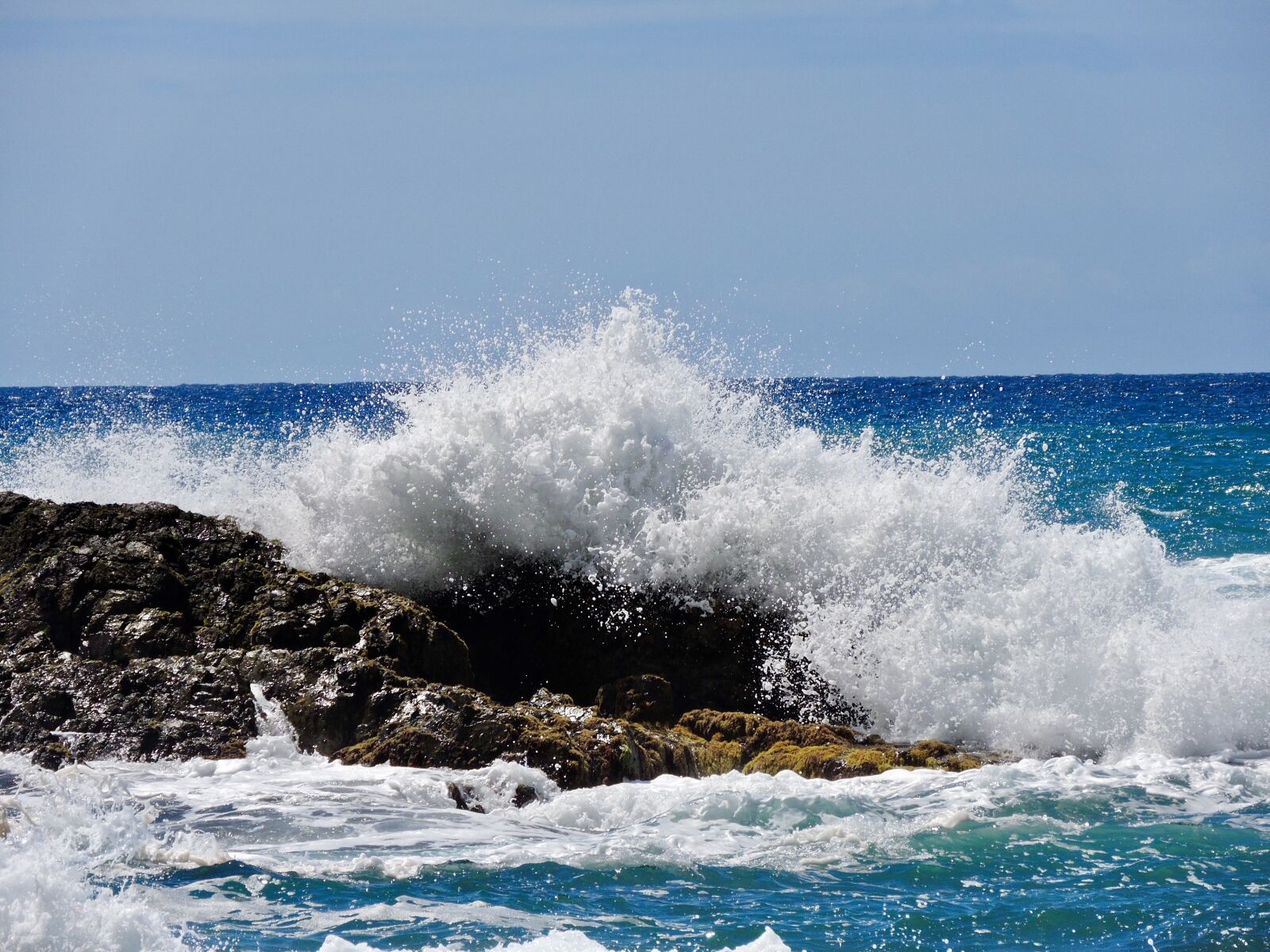 Nikon Coolpix P600 sample photo. Sea, spray, water photography