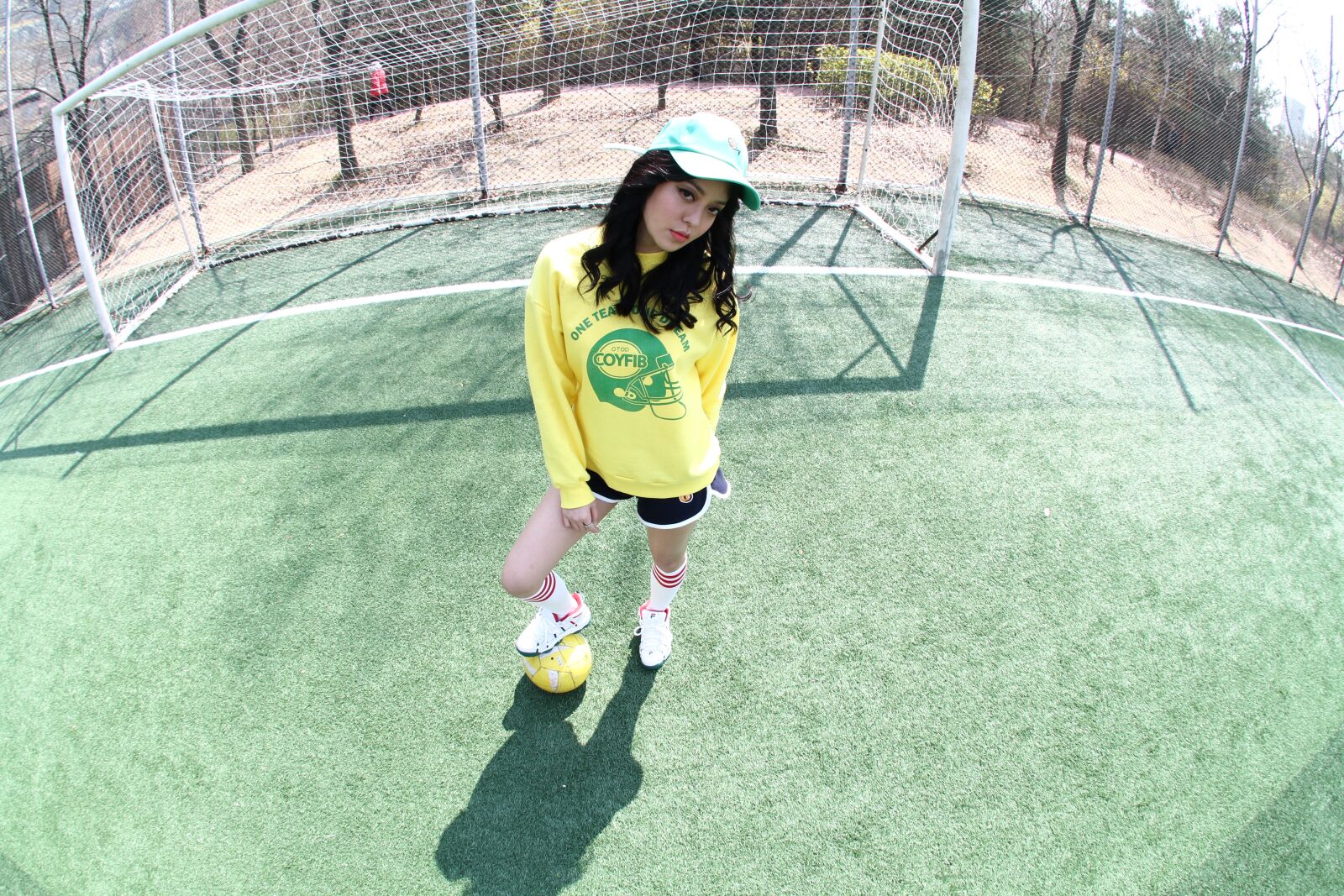 Canon EOS 7D sample photo. Cap, yellow, abstract photography