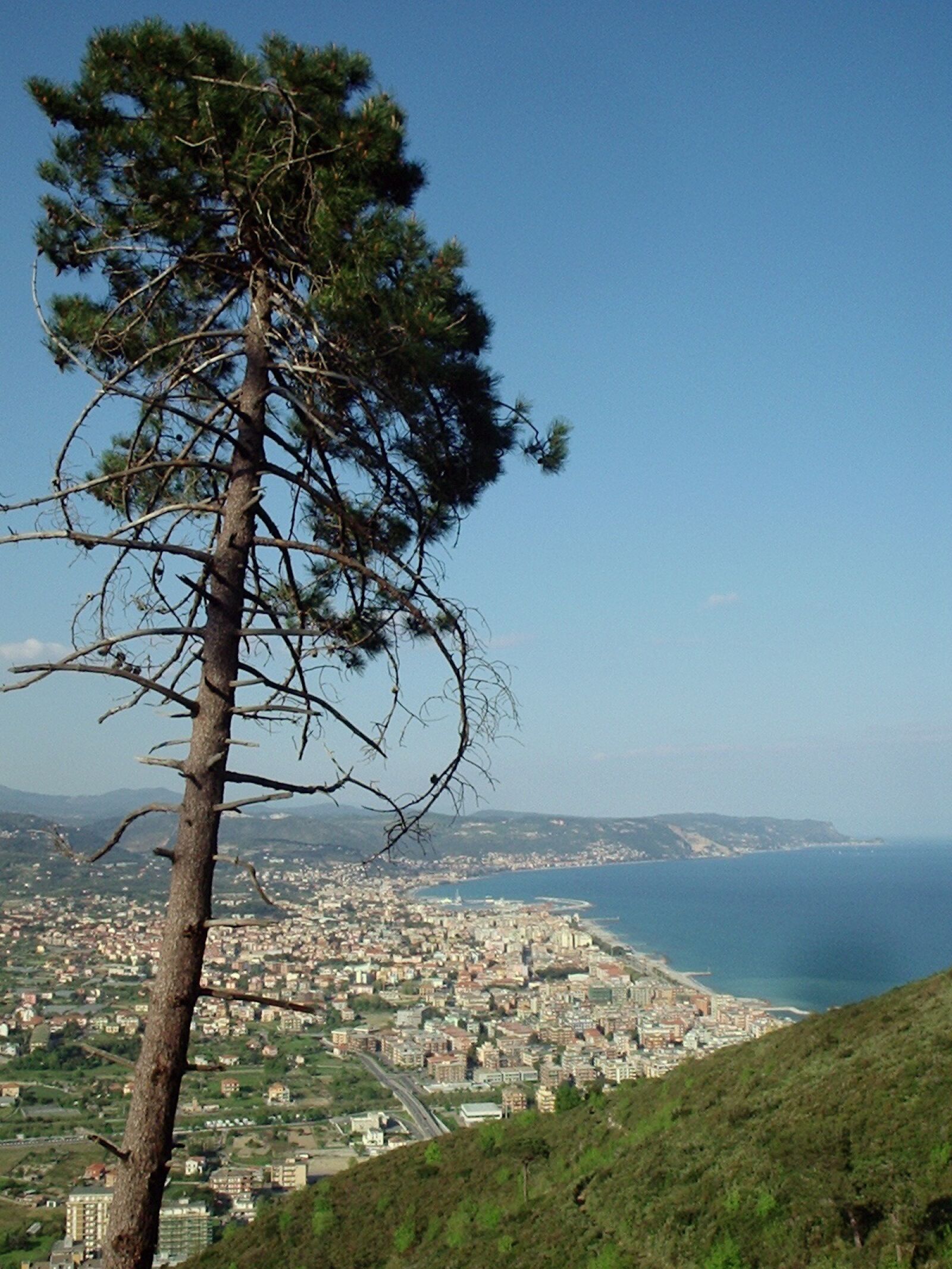 Olympus C150,D390 sample photo. Italy, landscape, sky photography