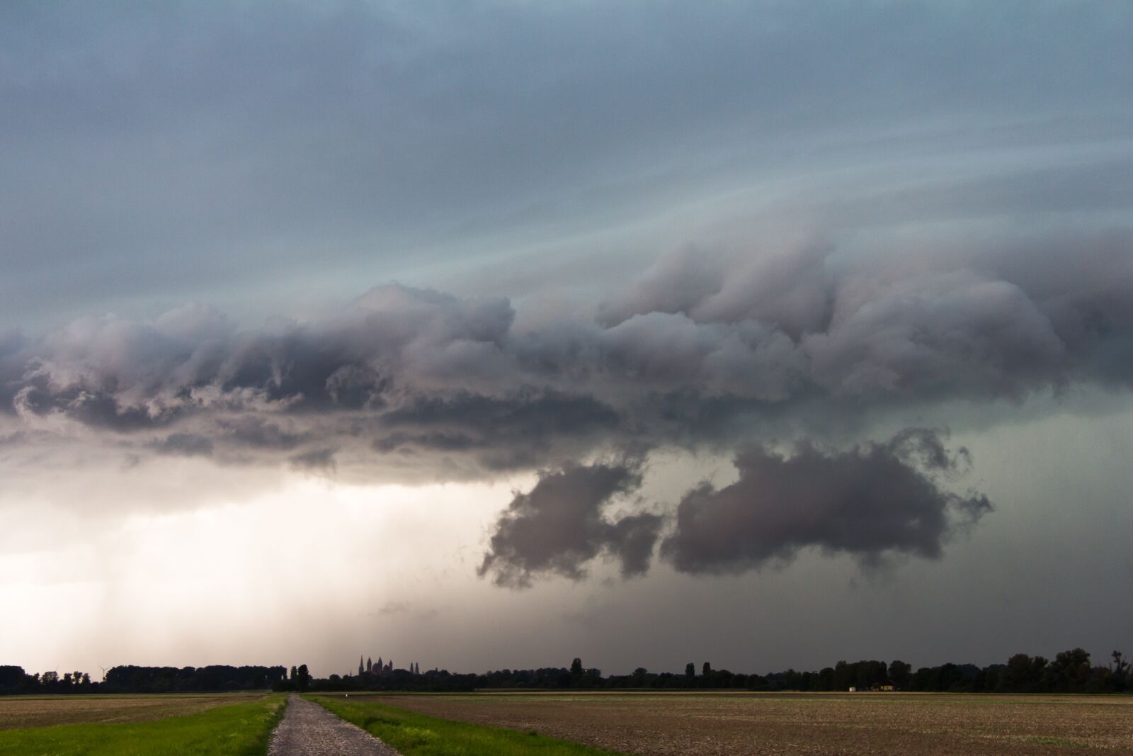 Canon EF-S 17-85mm F4-5.6 IS USM sample photo. Thunderstorm, storm, cumulonimbus photography