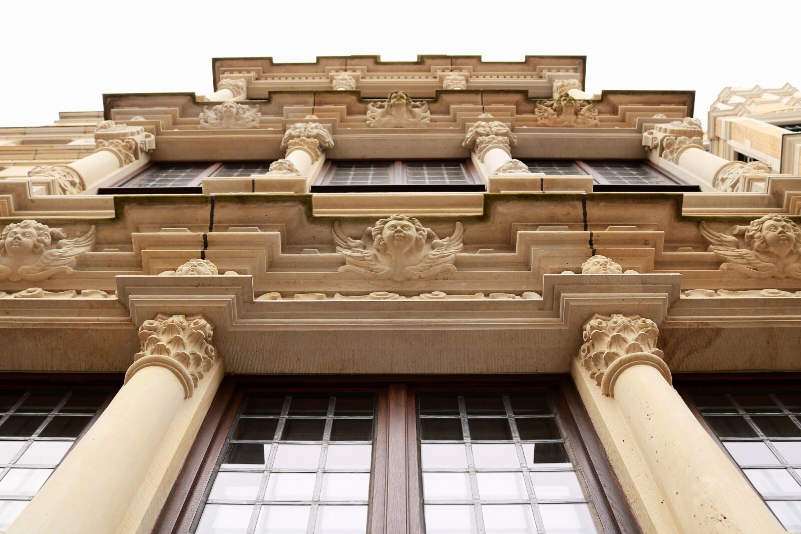Canon EOS 750D (EOS Rebel T6i / EOS Kiss X8i) sample photo. Architecture, building, expression photography
