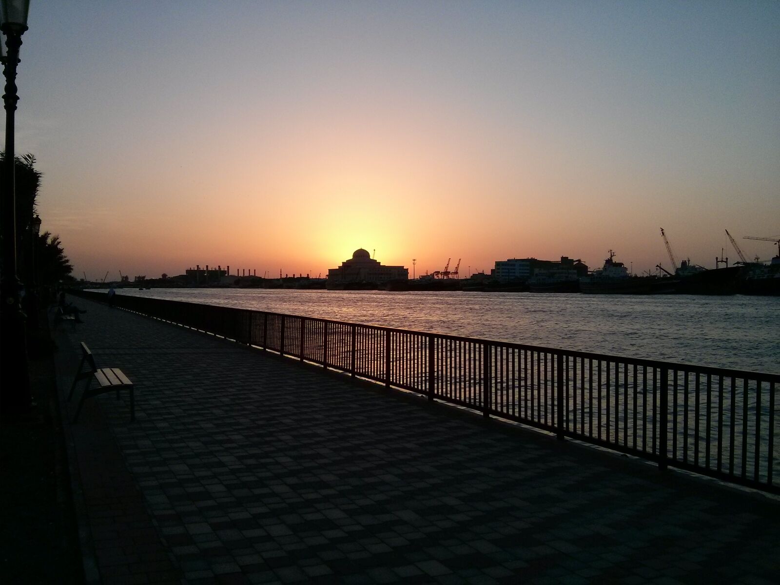 LG Nexus 4 sample photo. Evening photography