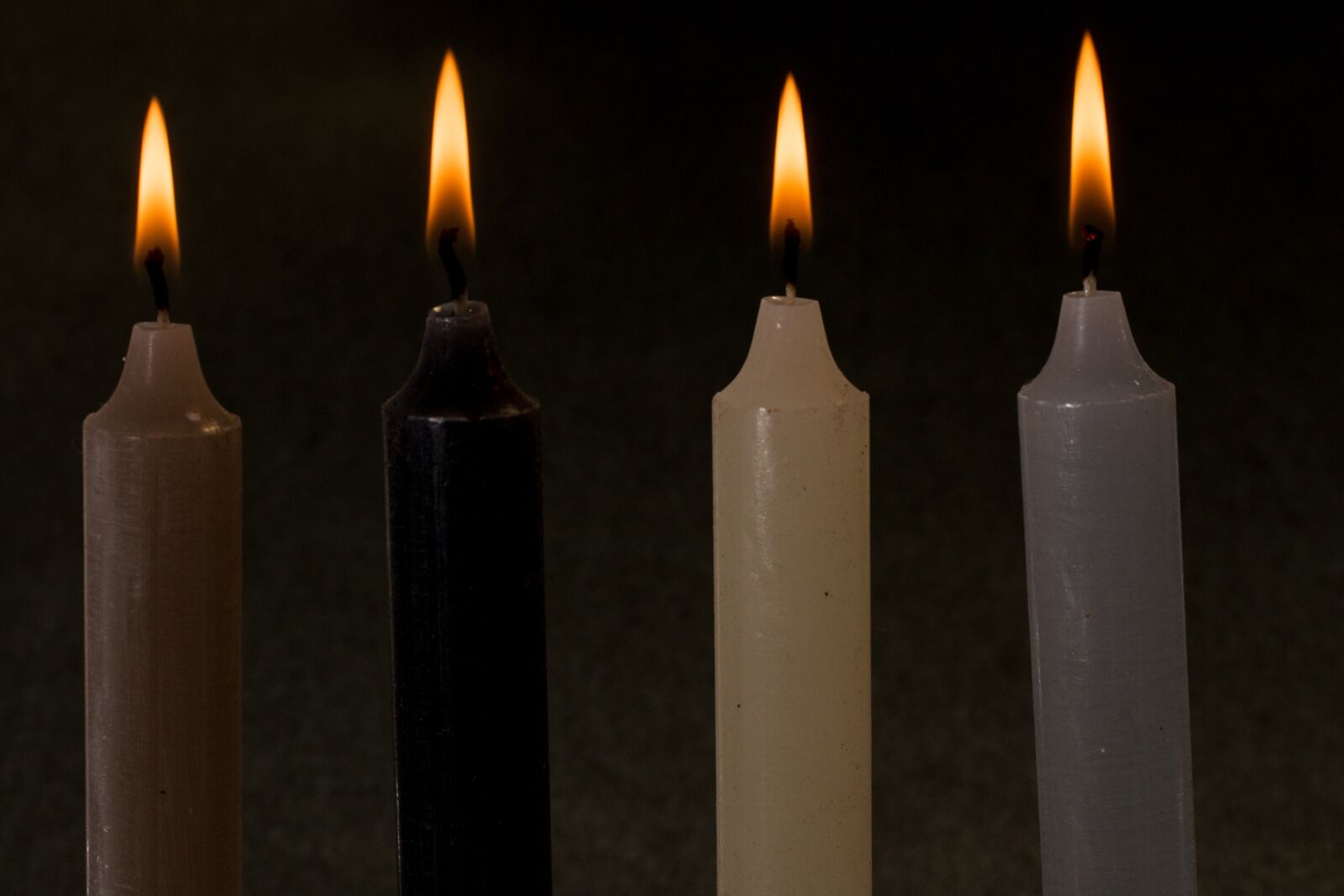 Canon EF-S 60mm F2.8 Macro USM sample photo. Candles, light, candlelight photography