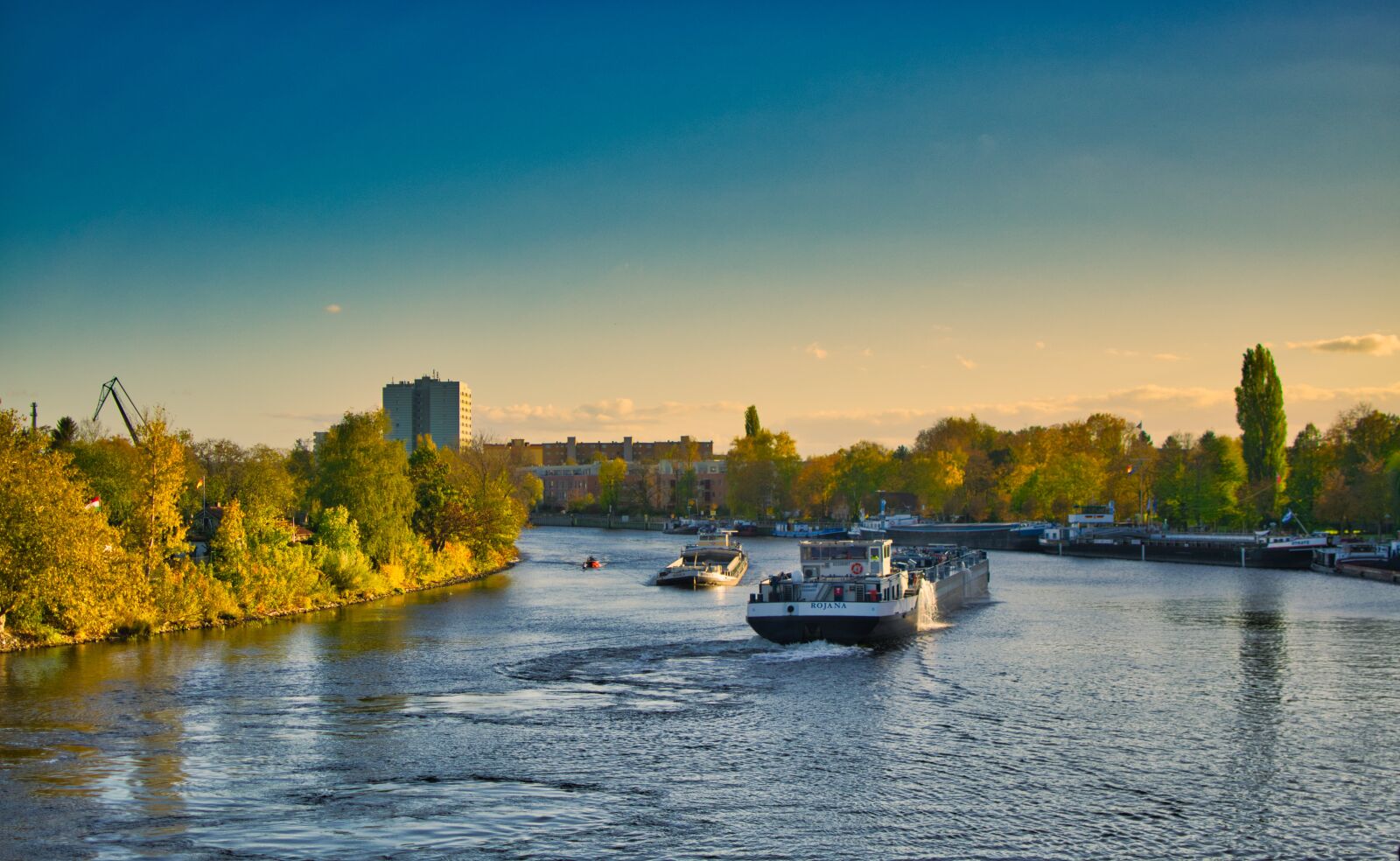Nikon D5300 sample photo. Traffic, river, encounter photography