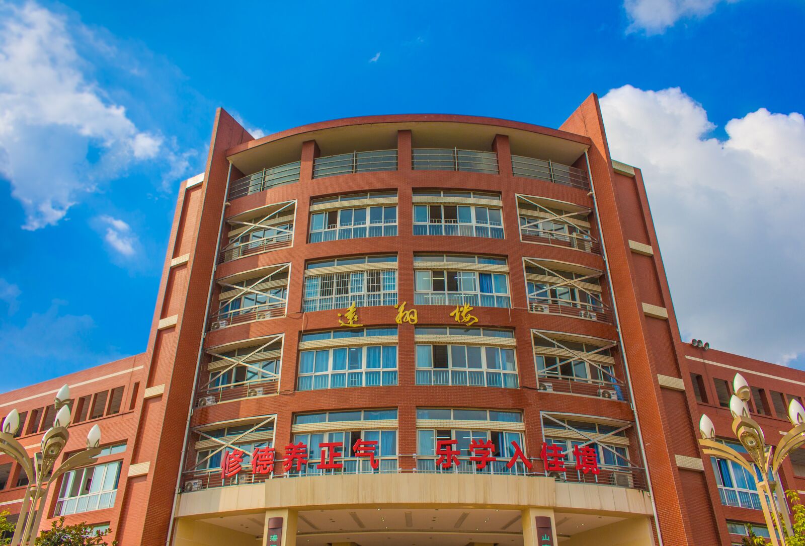 Canon EOS 700D (EOS Rebel T5i / EOS Kiss X7i) sample photo. Building, campus, mianyang middle photography