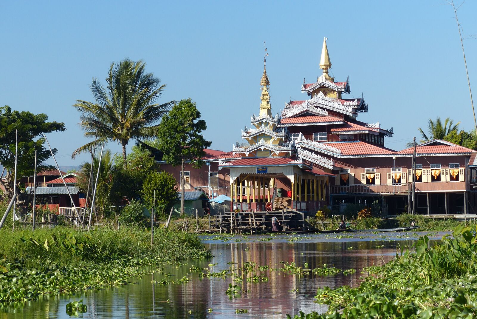 Panasonic Lumix DMC-FZ200 sample photo. Myanmar, inle lake, temple photography