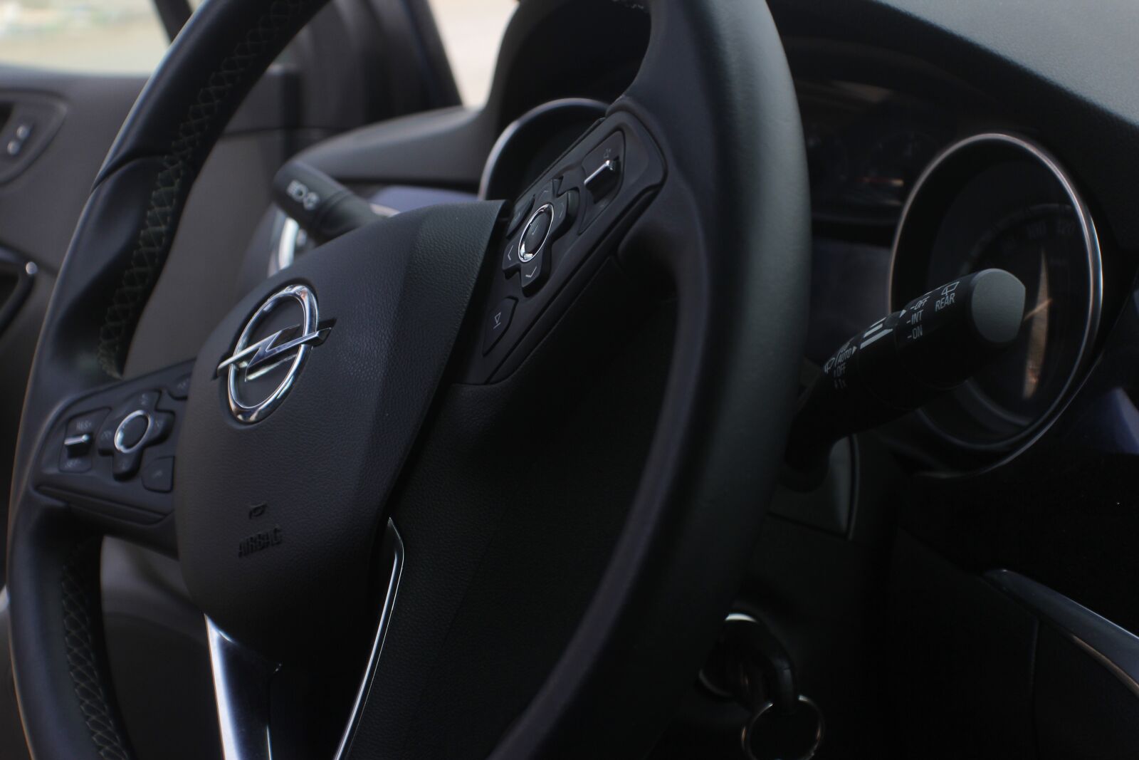Canon EOS 600D (Rebel EOS T3i / EOS Kiss X5) sample photo. Car, machine, engines photography