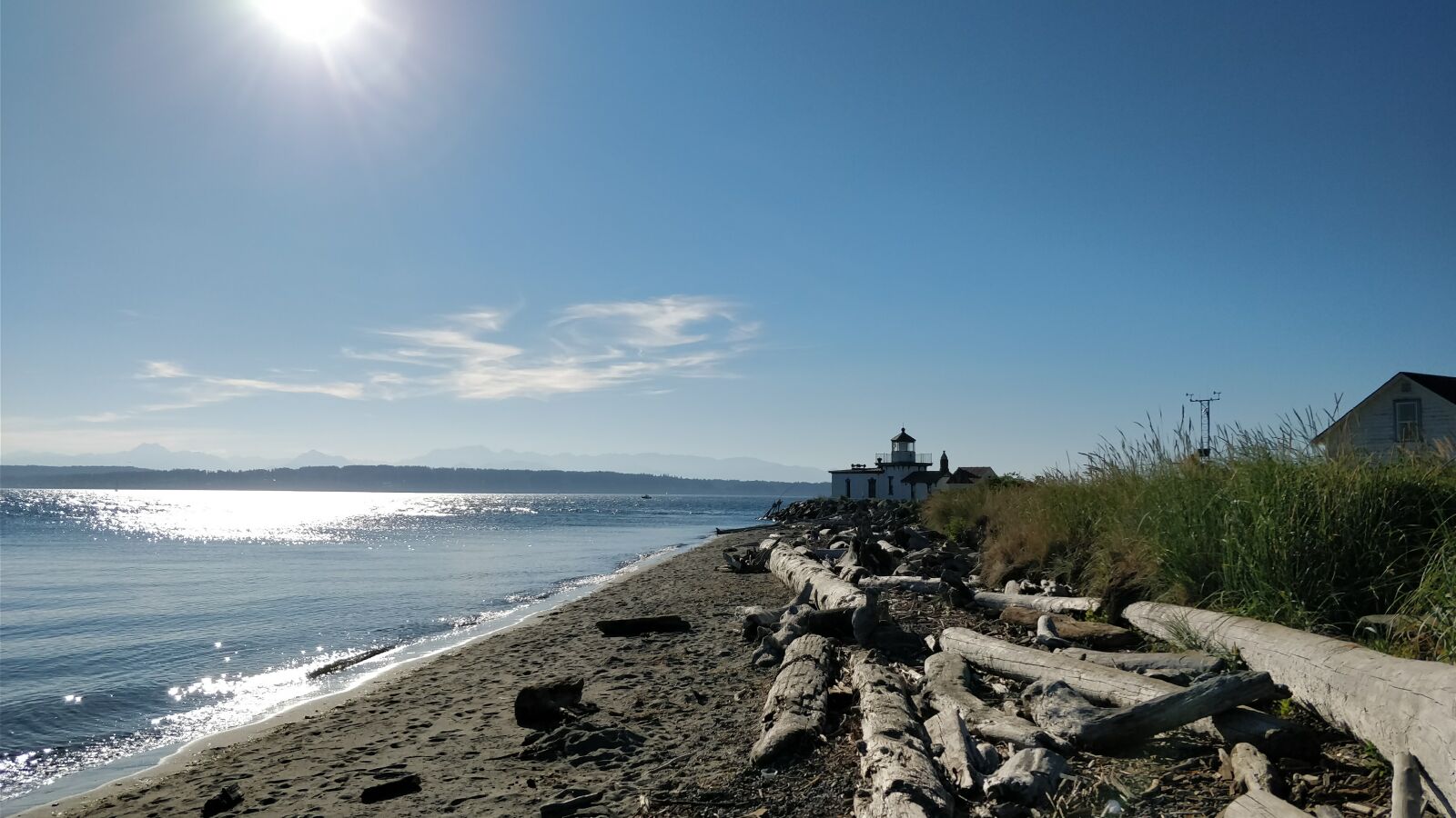 OnePlus 5 sample photo. Beach, driftwood, lighthouse, sunny photography