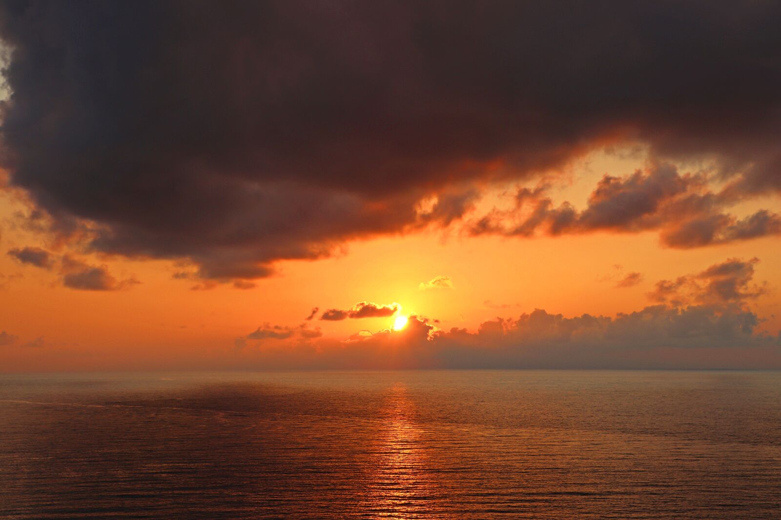 Canon EOS 200D (EOS Rebel SL2 / EOS Kiss X9) sample photo. Sea, sunset, sun photography