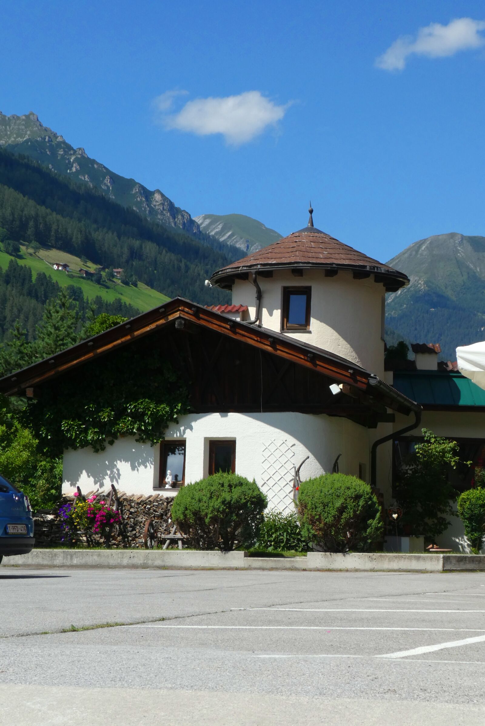 Panasonic Lumix DC-ZS70 (Lumix DC-TZ90) sample photo. House, home, alps photography