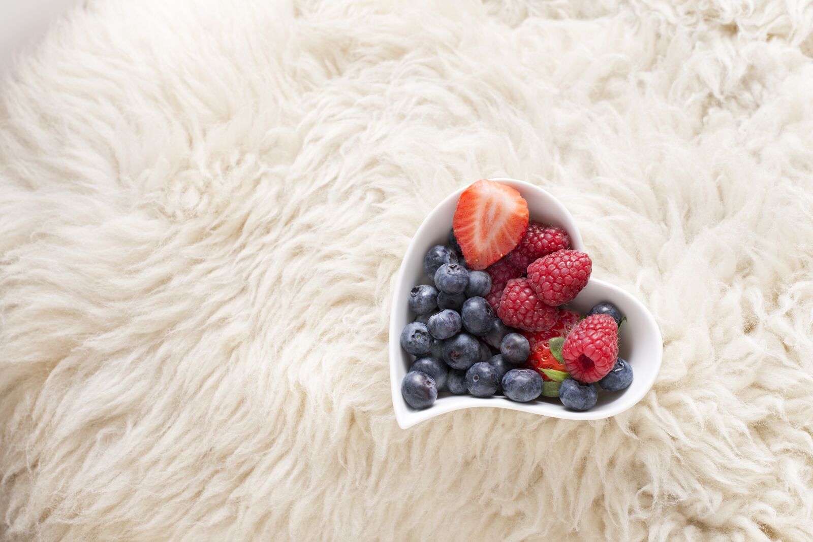 Nikon D610 sample photo. Forest berries, bowl, blueberries photography
