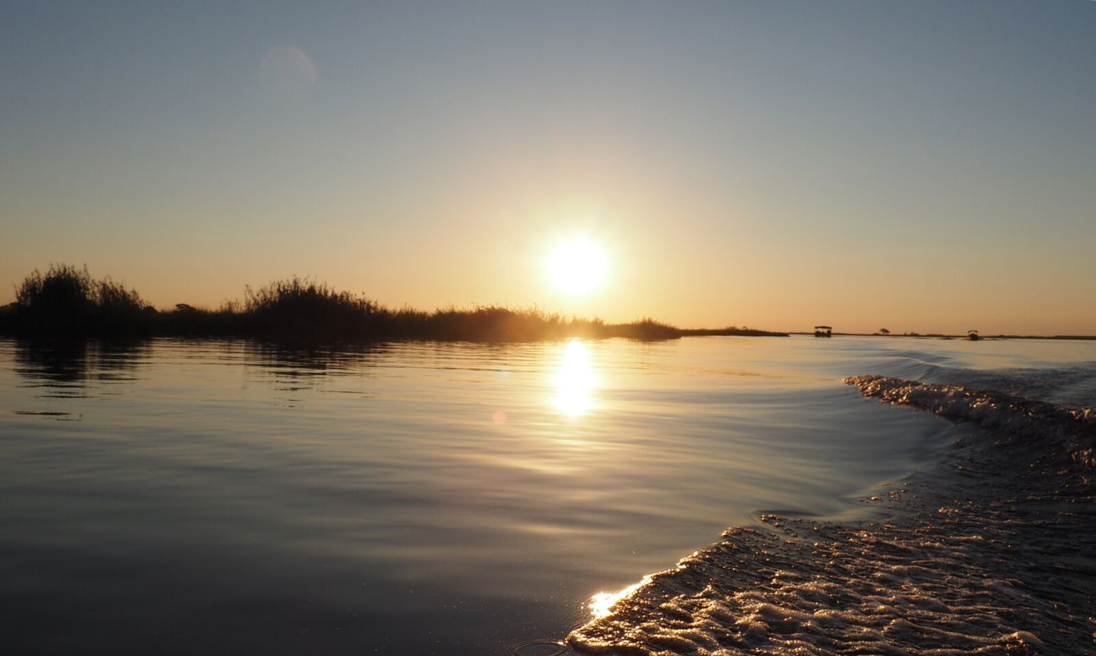 Olympus OM-D E-M1 + Olympus M.Zuiko Digital ED 12-40mm F2.8 Pro sample photo. Sunset, water, water-level photography