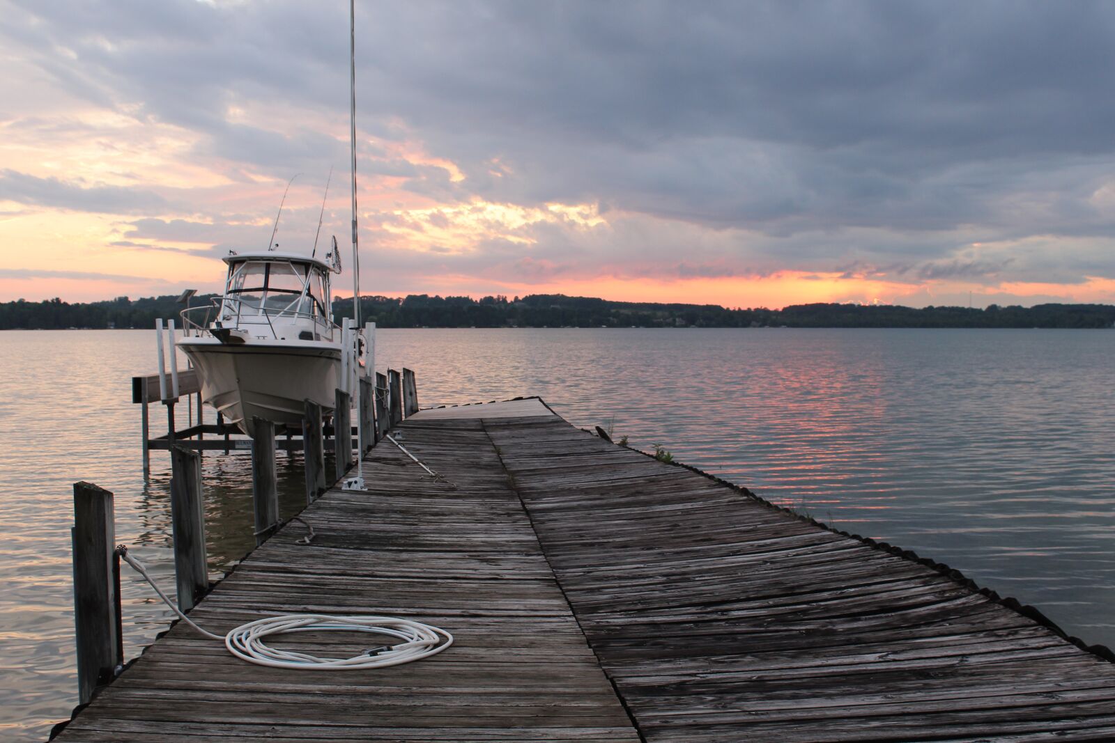 Canon EOS 600D (Rebel EOS T3i / EOS Kiss X5) sample photo. Boat, sunset, dock photography