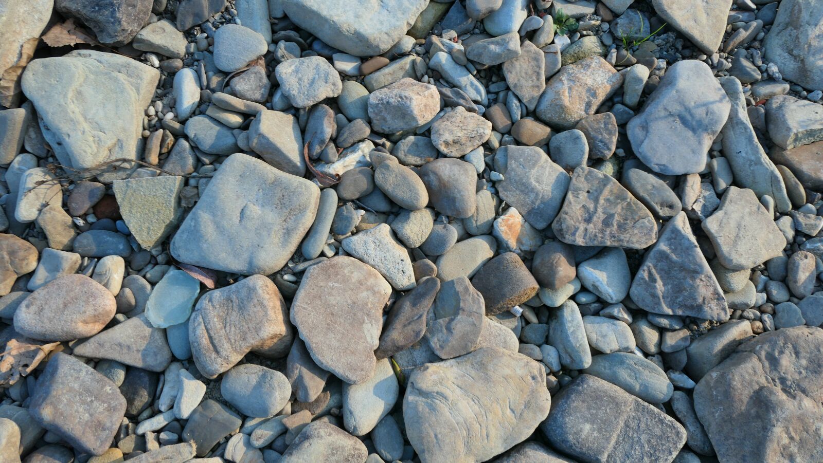 Panasonic Lumix DMC-LX10 (Lumix DMC-LX15) sample photo. The stones, river, beach photography