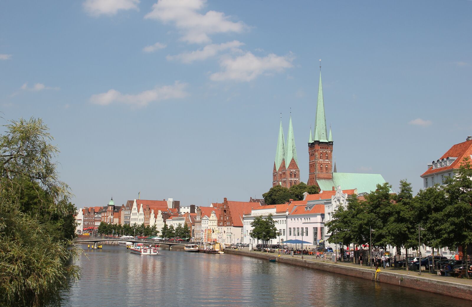 Canon EOS 550D (EOS Rebel T2i / EOS Kiss X4) sample photo. Holsten gate, l beck photography