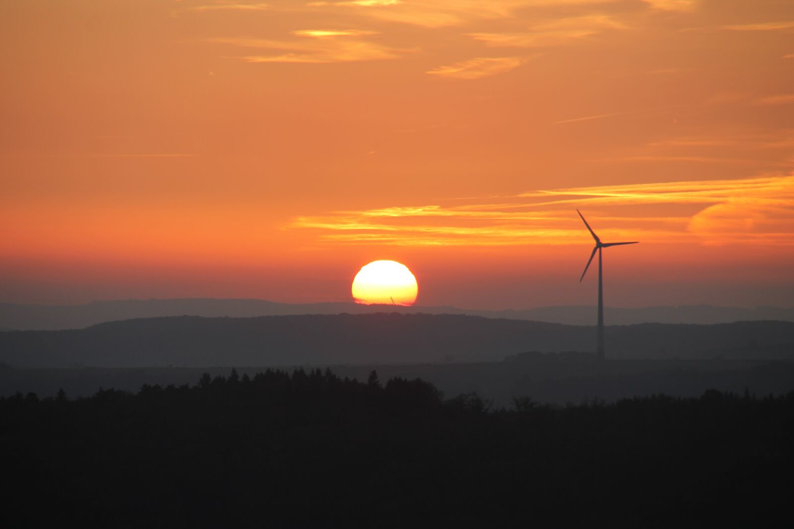 Canon EOS 1100D (EOS Rebel T3 / EOS Kiss X50) sample photo. Wind turbine, sunset, mood photography