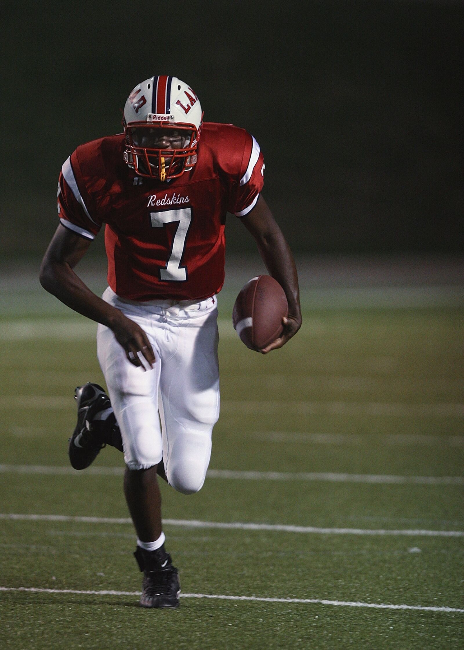 Canon EOS 20D sample photo. Football, running back, ball photography