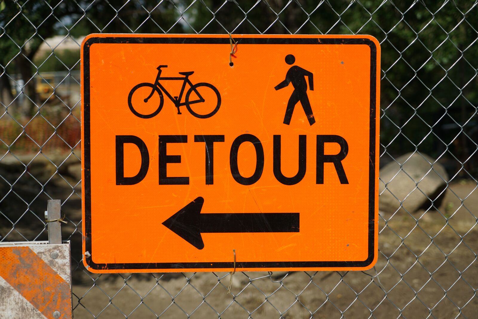Sony a7S + Sony Vario Tessar T* FE 24-70mm F4 ZA OSS sample photo. Street sign, attention, signs photography