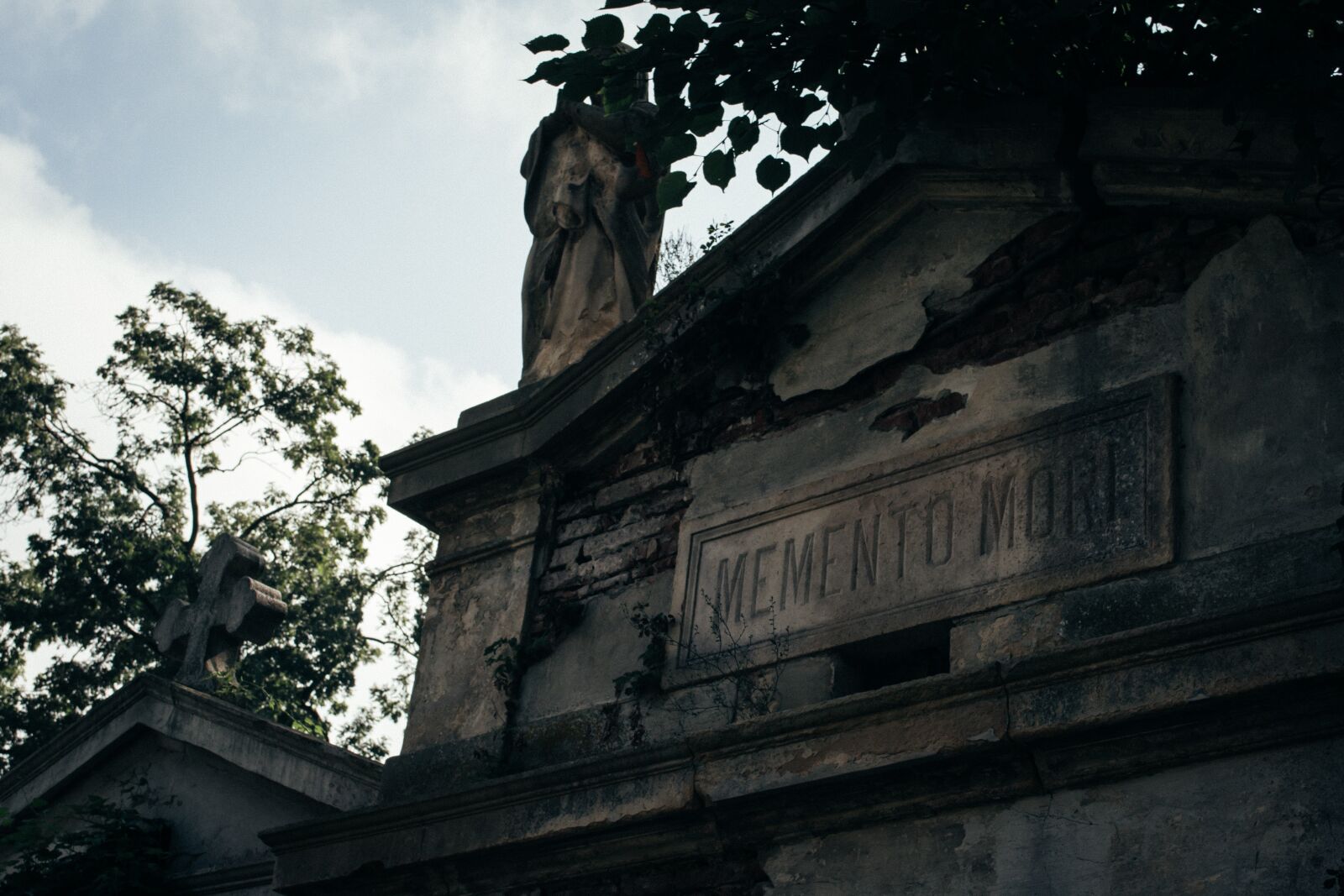 Nikon D3100 sample photo. City, architecture, angel photography