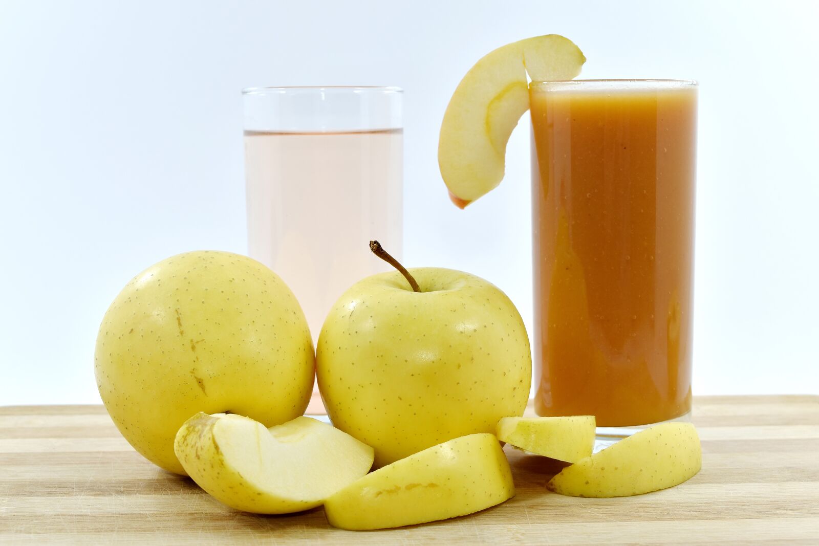 Nikon D5500 sample photo. Apples, beverage, fruit cocktail photography