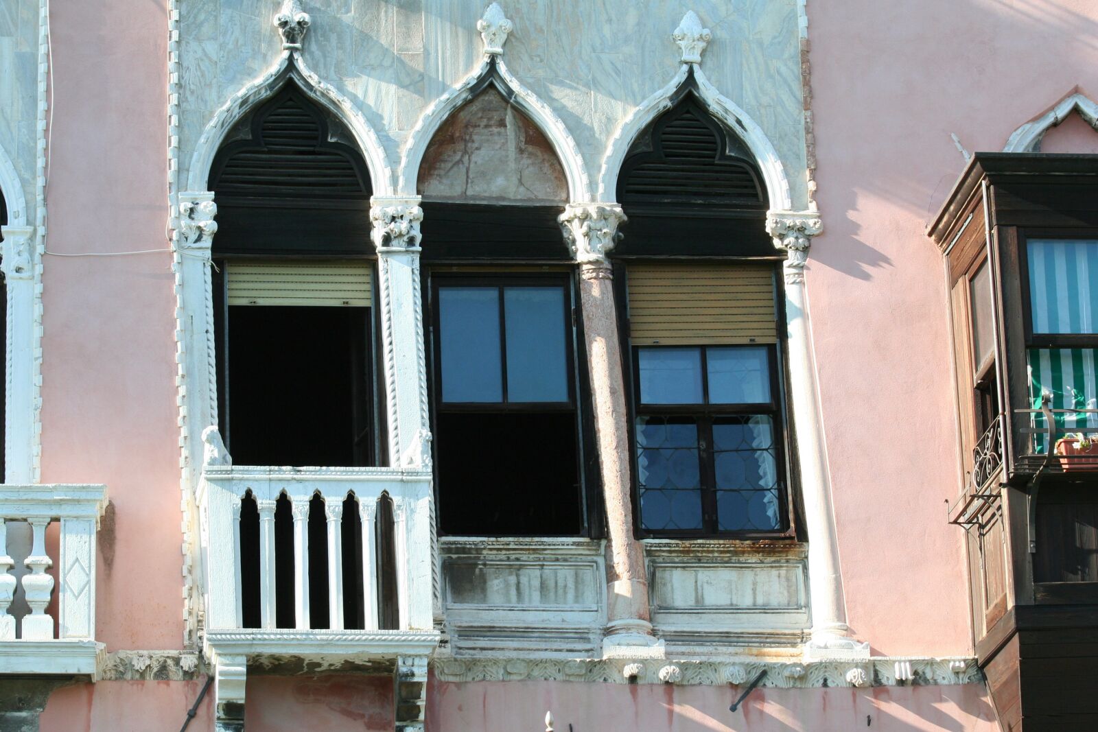 Canon EOS 350D (EOS Digital Rebel XT / EOS Kiss Digital N) sample photo. Italy, venice, old photography