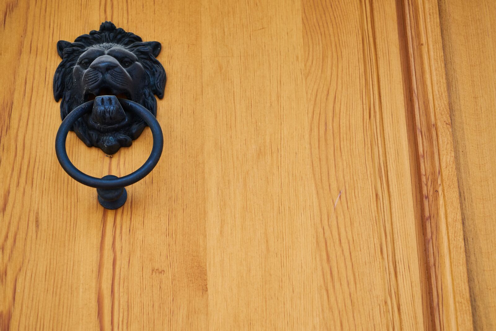 Sony a7R II sample photo. Door, knob, wood photography