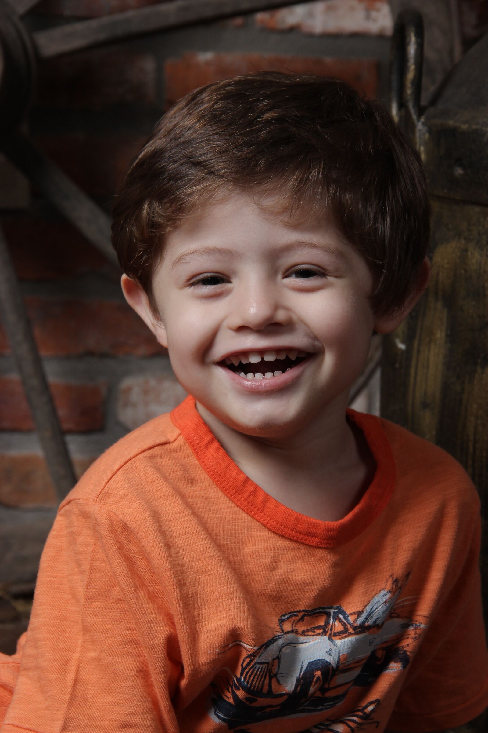 Canon EOS 600D (Rebel EOS T3i / EOS Kiss X5) sample photo. Happy, smiling, boy photography