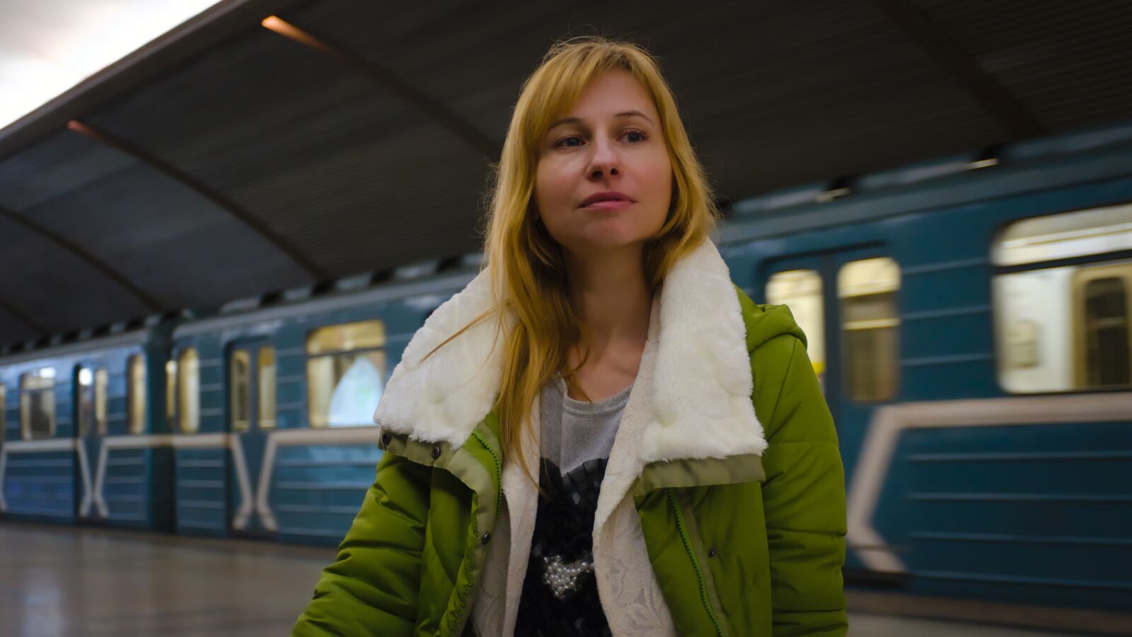 Nikon D7000 sample photo. Metro, girl, the passenger photography