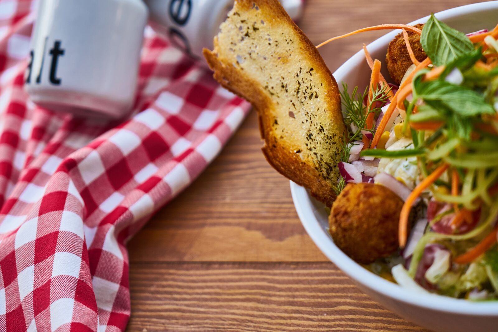 Sony a7R II sample photo. Salad, bread, lettuce photography