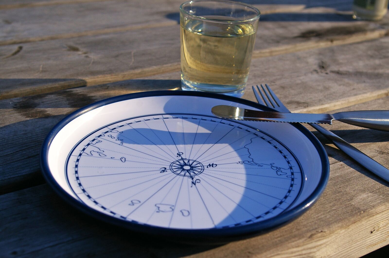Pentax *ist DL2 sample photo. Maritime, maritime dishes, compass photography
