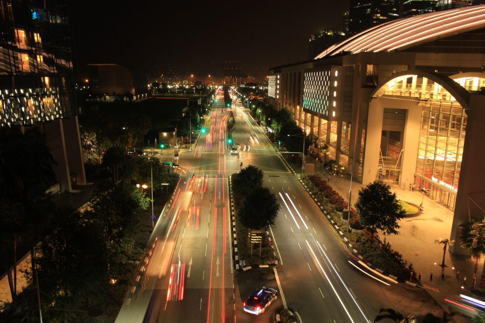 Canon EOS 100D (EOS Rebel SL1 / EOS Kiss X7) sample photo. Night, traffic, canon photography