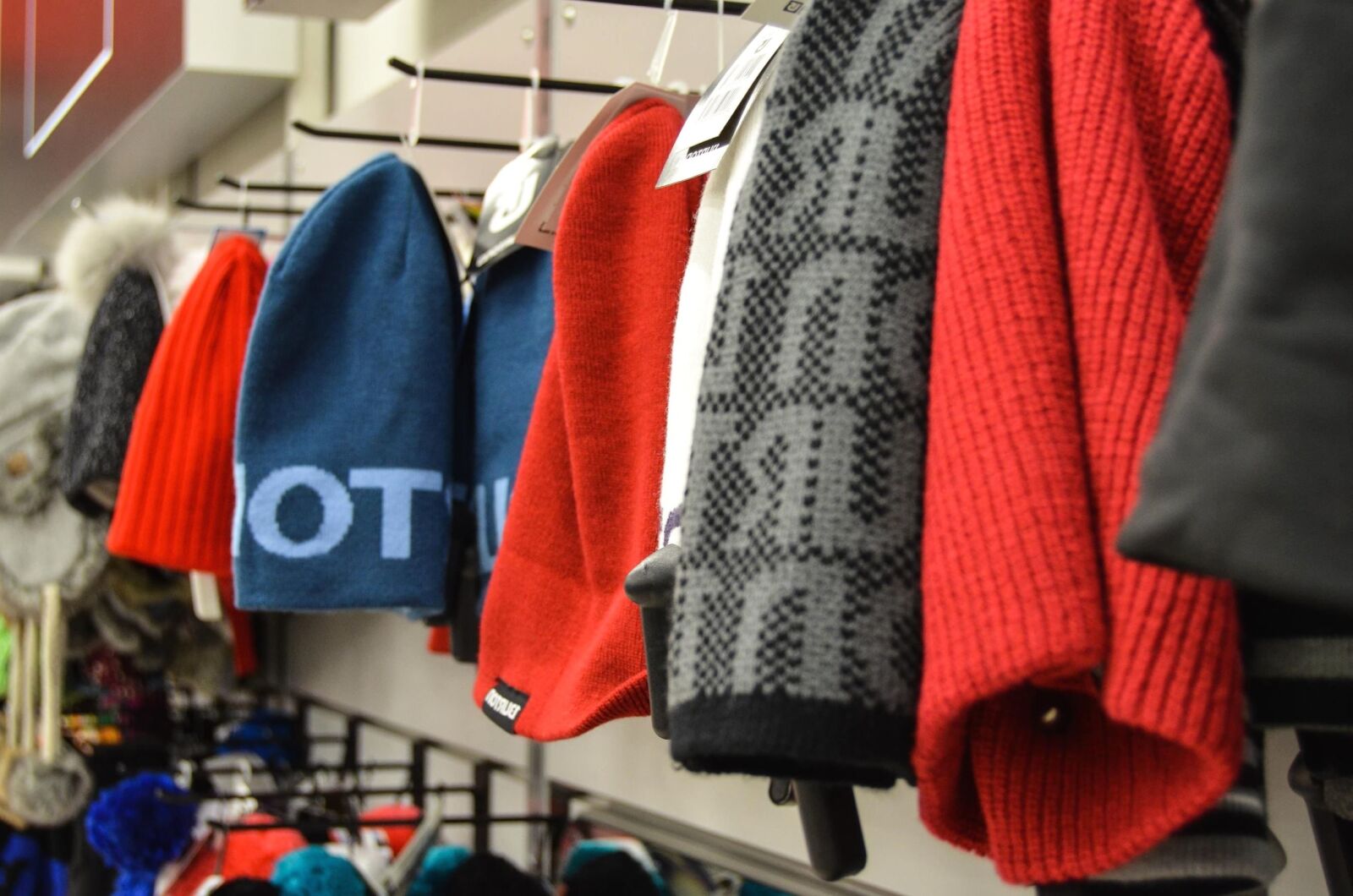 Nikon D5100 sample photo. Clothes, shop, winter, hat photography