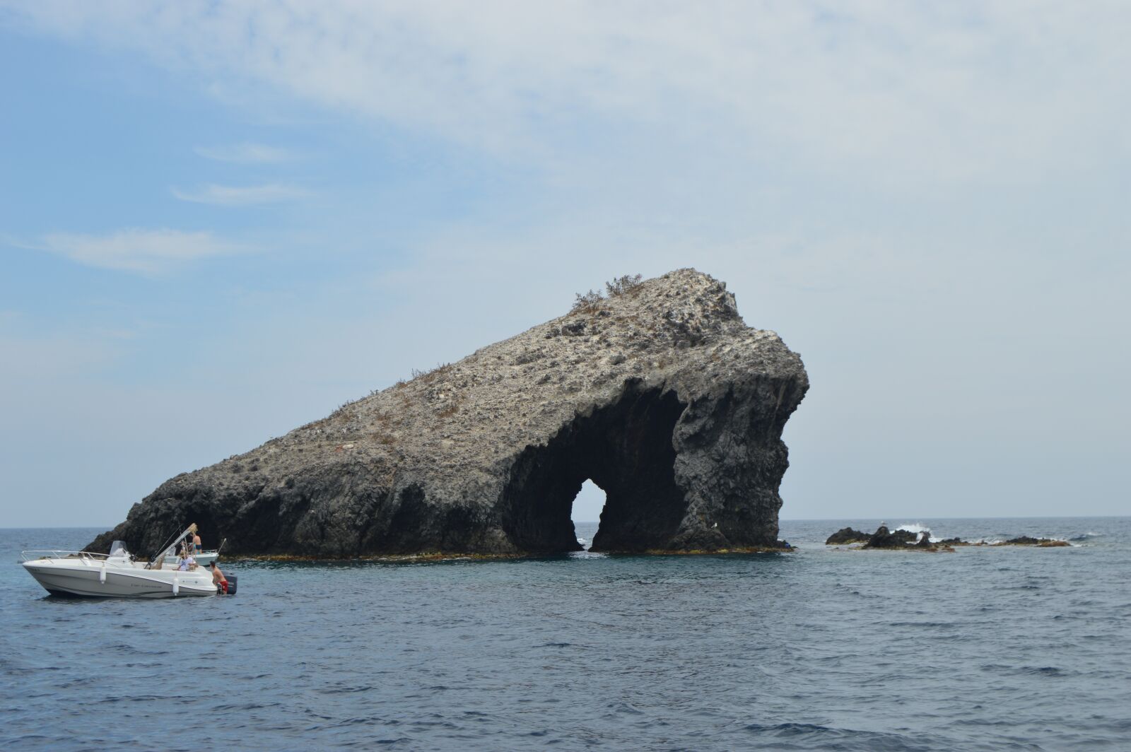 Nikon D3200 sample photo. Island, boat, beach photography