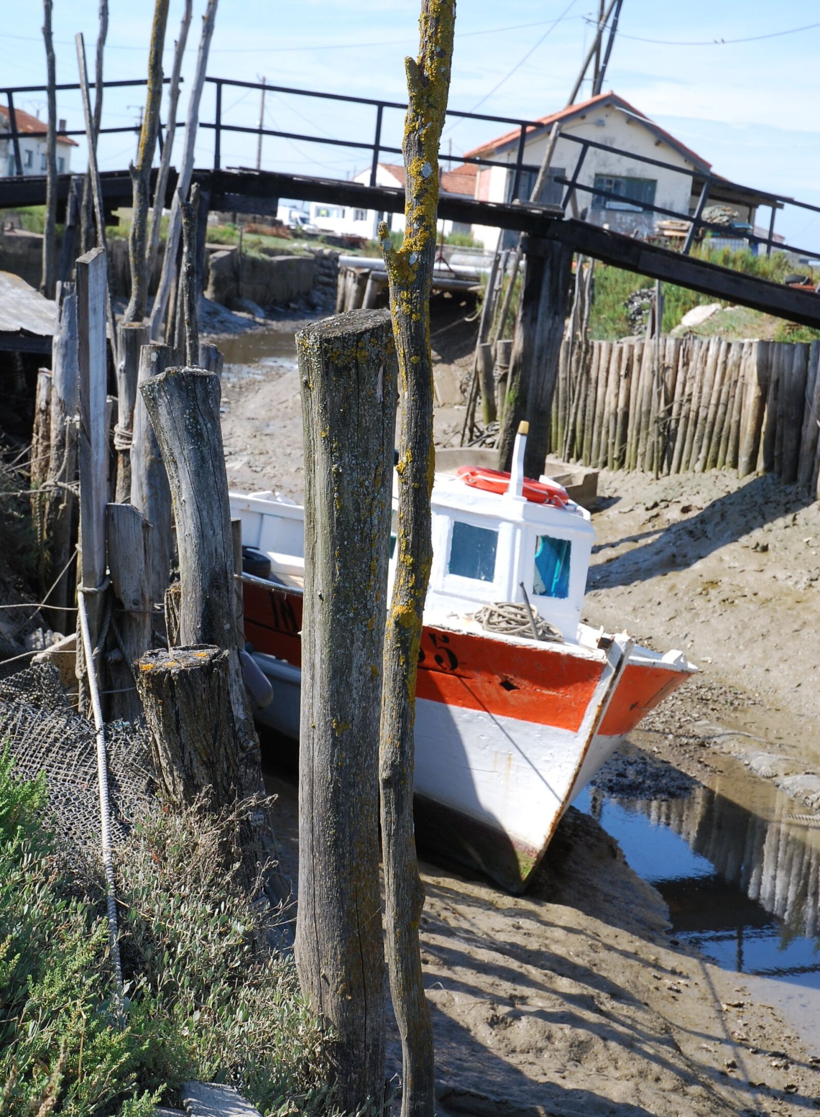 Nikon D80 sample photo. Bridge, pillars, channel photography