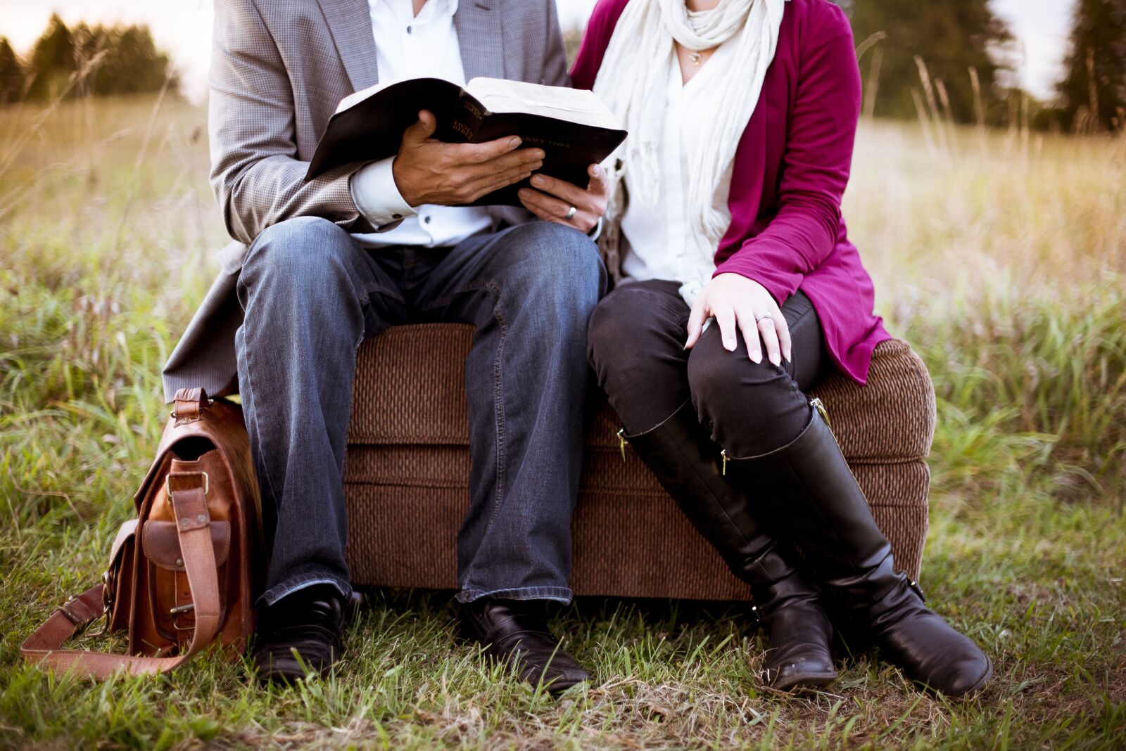 Nikon D750 sample photo. Couch, couple, girl photography