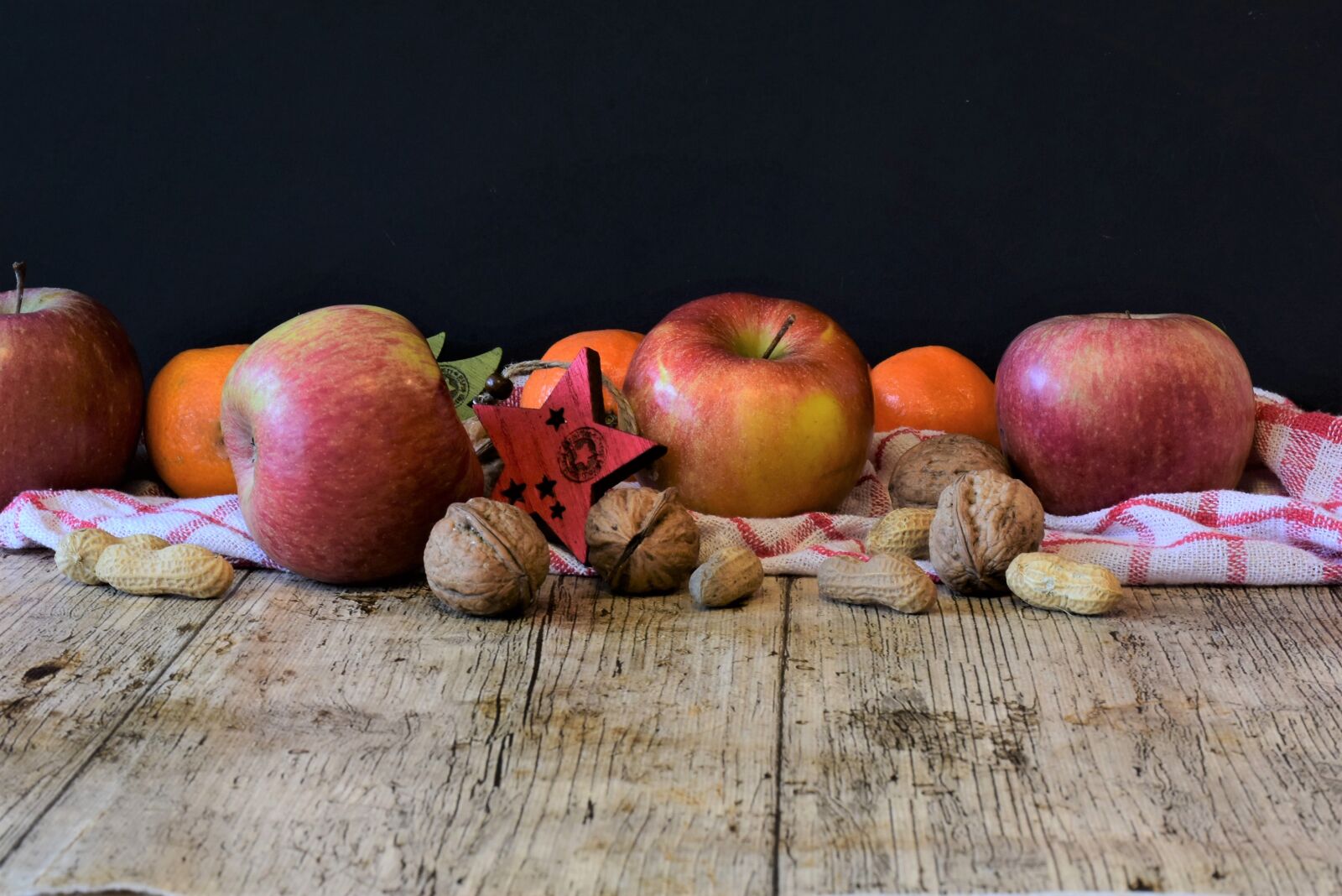 Nikon D7200 sample photo. East, apple, nuts photography