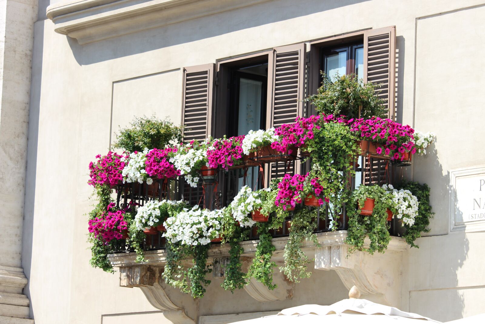 Canon EOS 700D (EOS Rebel T5i / EOS Kiss X7i) sample photo. Italy, window, city photography