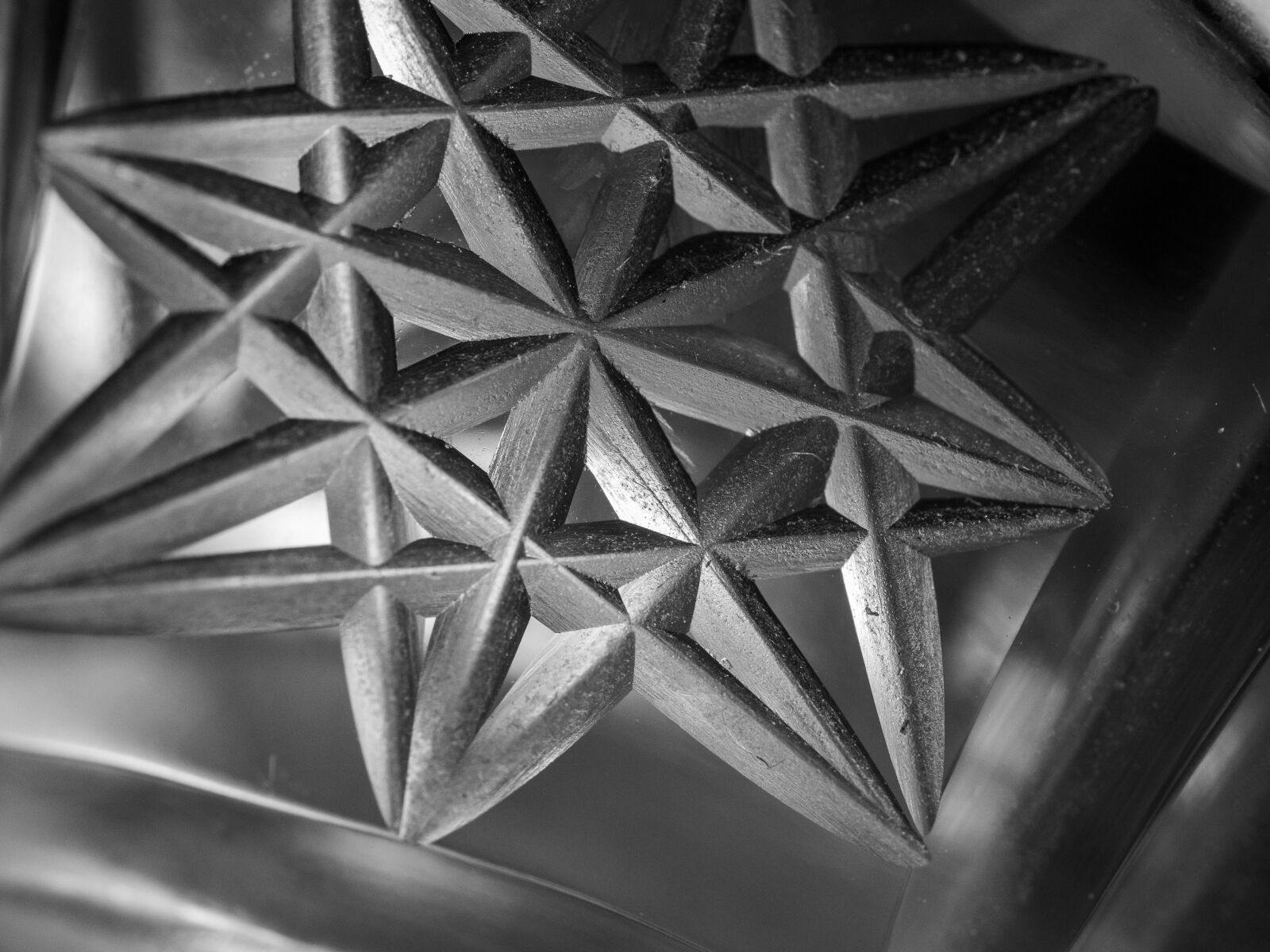 Olympus OM-D E-M10 III sample photo. Glass, grindstone, cut photography