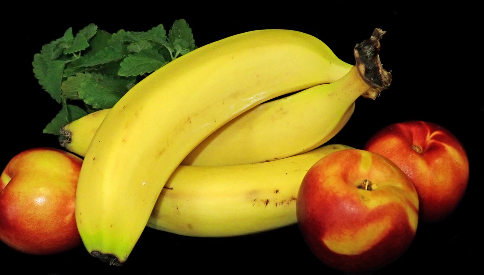 Olympus TG-5 sample photo. Fruit, bananas, nectarines photography