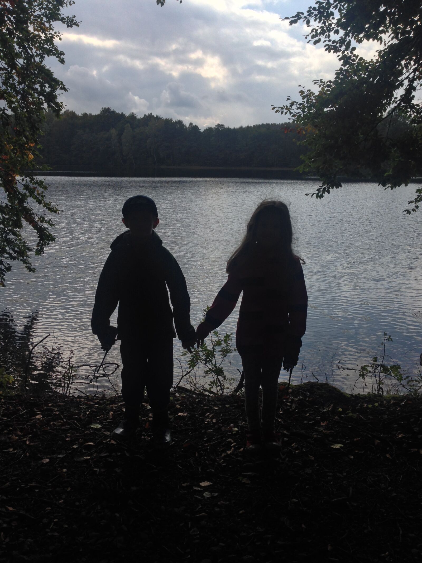 iPhone 5c back camera 4.12mm f/2.4 sample photo. Children, kids, lake, love photography
