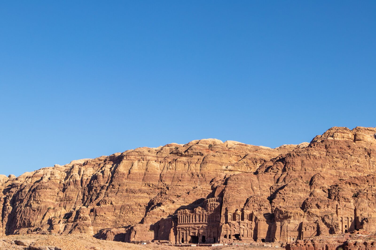 Canon EOS 200D (EOS Rebel SL2 / EOS Kiss X9) sample photo. Petra, jordan, cliffs photography